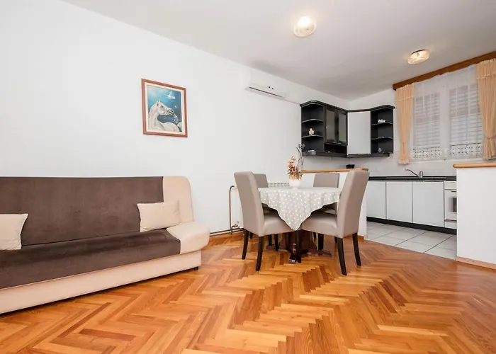 Stanicic بيت ضيافة Kampor